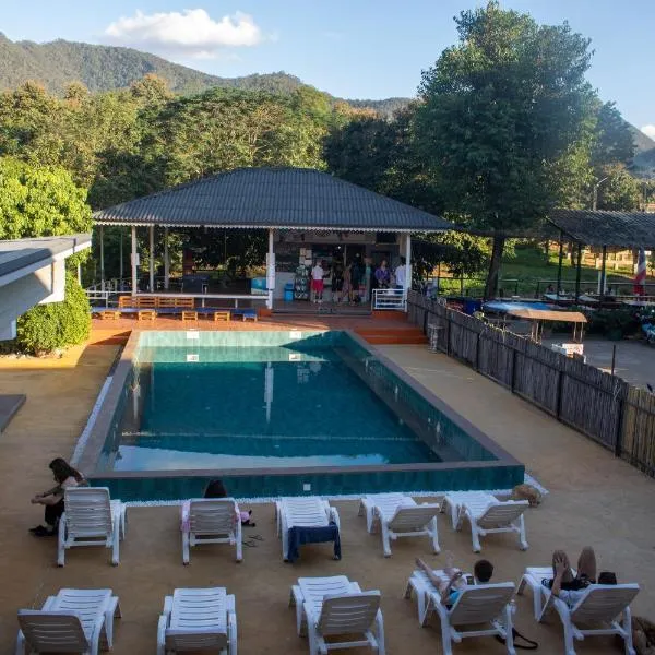 Revolution Hostel Pai, hotel in Pai