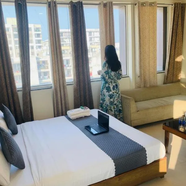 Hotel Wood-Crest !! Affordable, Cozy And Peaceful Stay !!, ξενοδοχείο σε Zirakpur