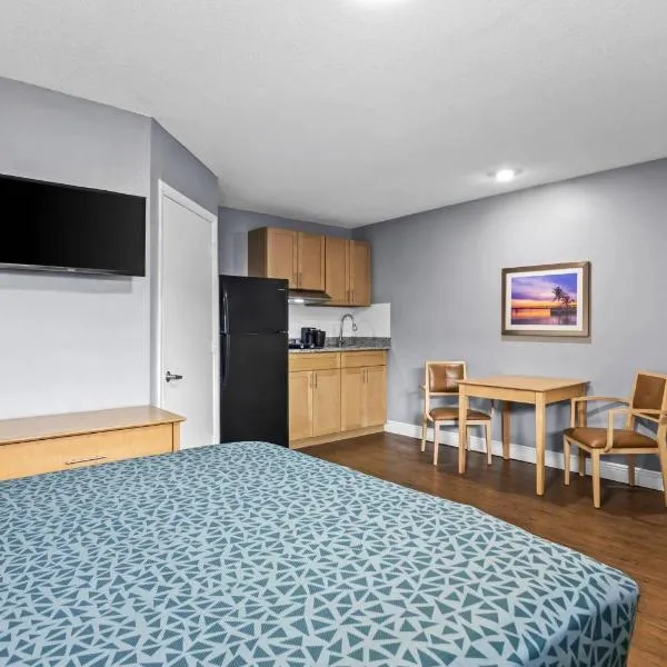 Suburban Studios Stuart near Federal Hwy 1, hotel em Stuart