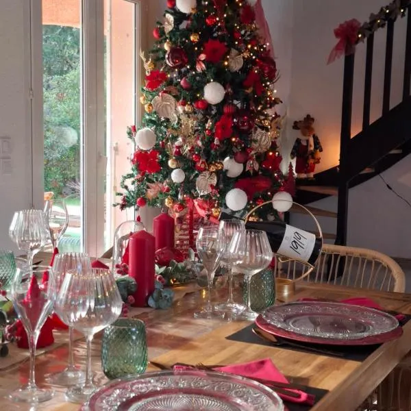 Le Mas Victoria - Chambres d'hôtes avec table d'hôtes-Parking privé ferme, hotel in Carcassonne