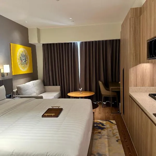Cleo Suites at Novotel Hotel Residences near Makati, Hotel in Manila