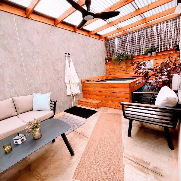 Up the Hill, ξενοδοχείο σε Τιβεριάδα