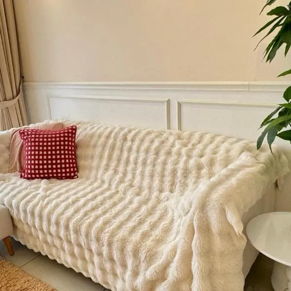 Twin Tower Residence Brand New Minimalist Suite 7pax 3 Min Walk from CIQ, hotel en Johor Bahru