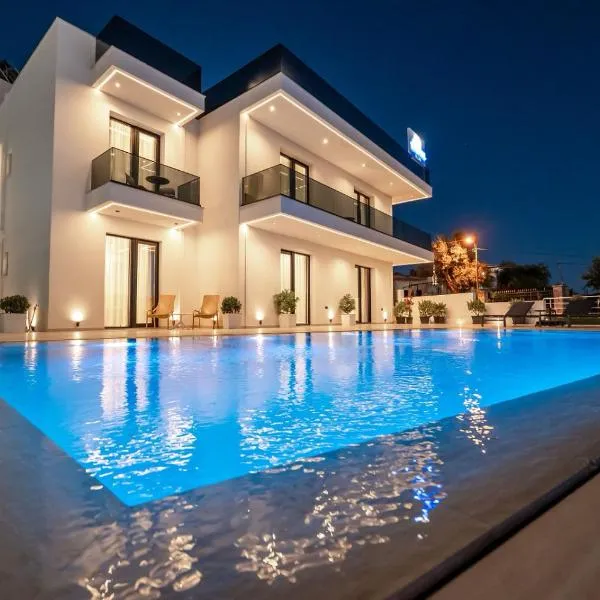 Crystal 13 Villas, ξενοδοχείο σε Εξαμίλι