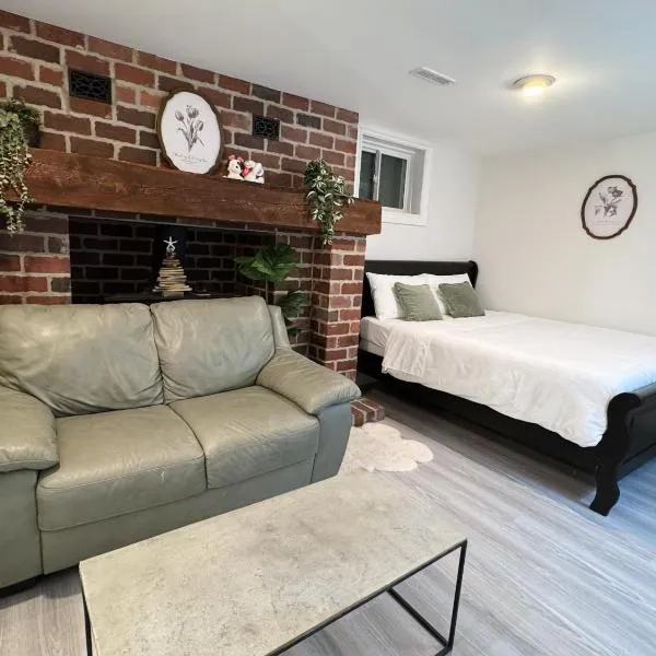 Modern Newly-Renovated Suite Free Parking, hotel in Toronto