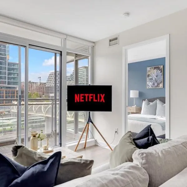 Modern 3BR Condo Heart of Entertainment District, hotel v Torontu