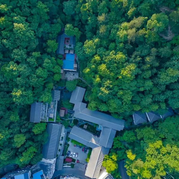 Serene Peaks Courtyard-Free pick-up-Free Laundry, hotel v destinaci Feng-chuang