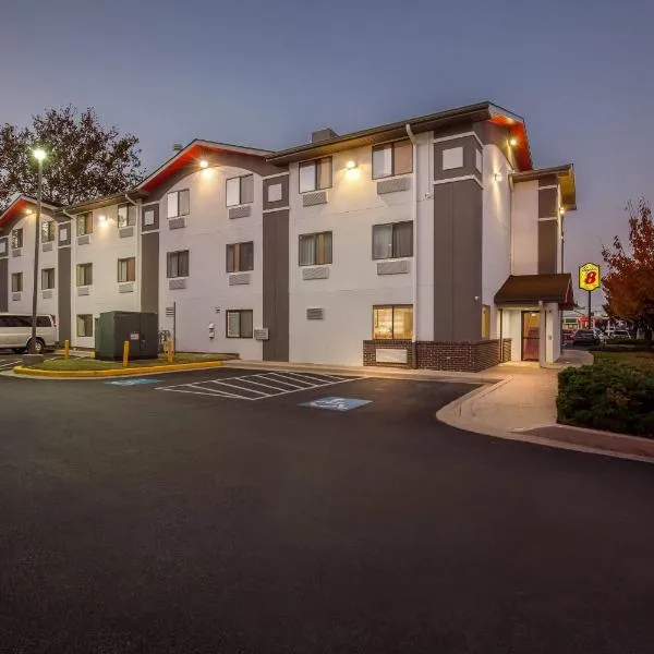 Super 8 by Wyndham College Park Wash DC Area, khách sạn ở College Park