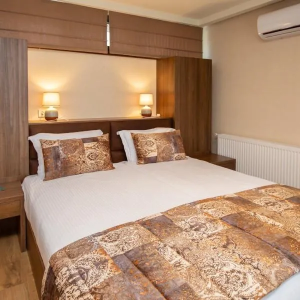 Seventeen Rooms, ξενοδοχείο σε Τελάβι