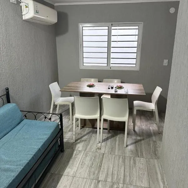 Merou10, hotel u gradu Resistensija