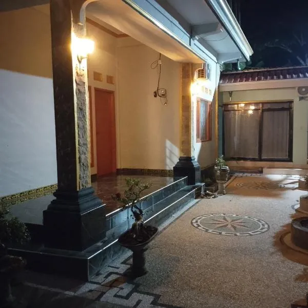 Traveling Guest House - Female Only, hotel in Kuta Lombok