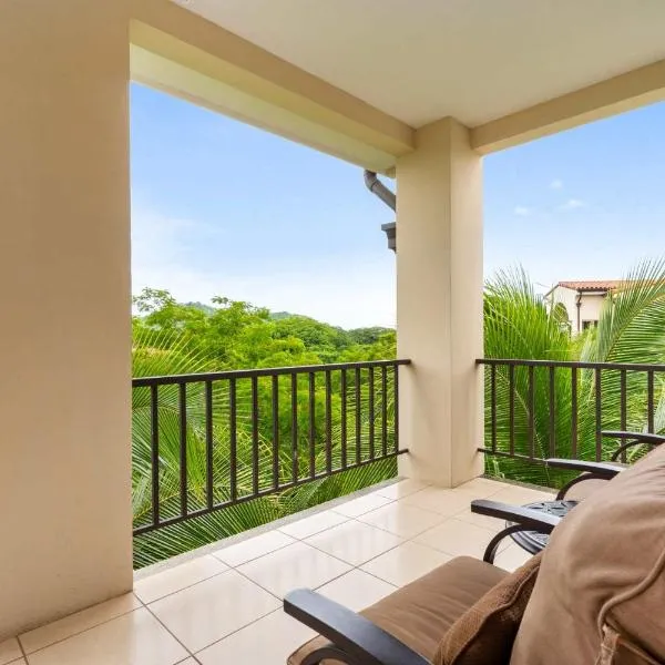 Renovated Condo in High-End Resort Community with Spectacular Mountain Views, Modern Design, and Beach Club Access, hotel in Coco