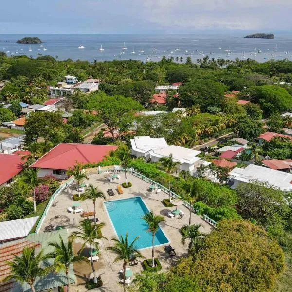 Tropical Condo with Spectacular Ocean Views, Panoramic Dining Terrace & Quick Walk to Beach, hotel in Coco