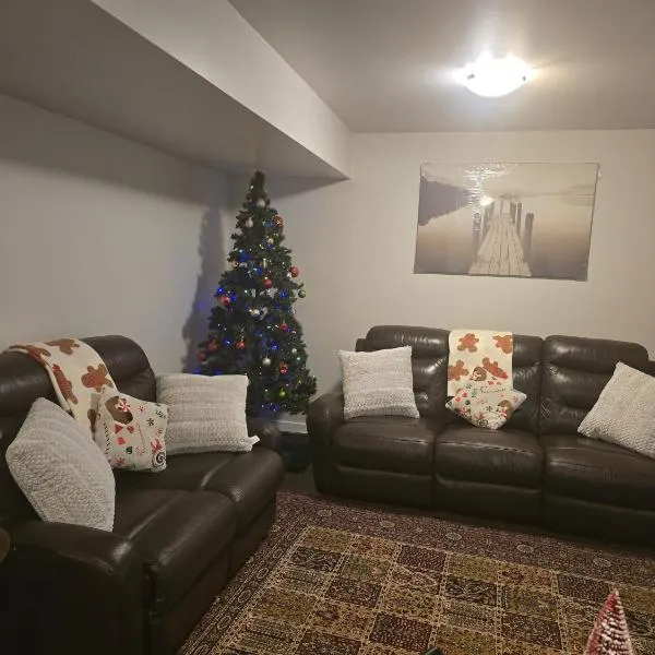 The Peaceful Lower Loft, ξενοδοχείο στο Γουίνιπεγκ