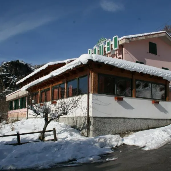 Nido delle Rondini hotel Ristorante Pizzeria, hotel in Fallo