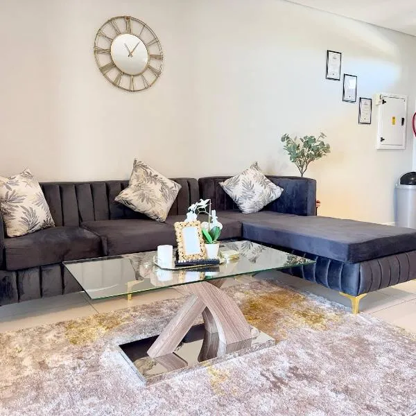 Jazlyn KJG CBD Balcony & Aircon Loft at 51 on Lazarett, hotel in Windhoek