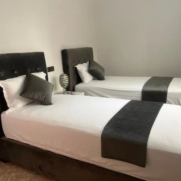 Magnifique maison famiiale moderne spacieuse de 150 m Avec de 3 chambres ,confortables et d un grand salon et terrasse, Idealement situee a 9 min du centre-ville elle se trouve à proximite de la route principale menant a l aeroport Berkane et Saidia, Hotel in Oujda