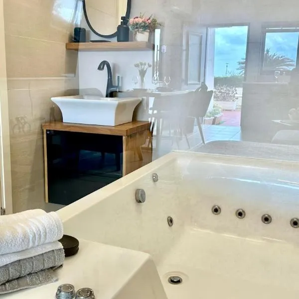 Jacuzzi & Sunset by the Sea, ξενοδοχείο σε Nahariyya