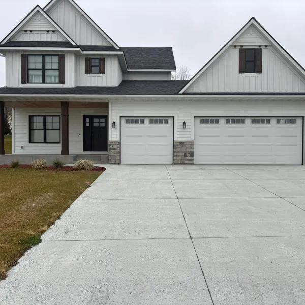 Luxurious Sweet Escape stunning custom Home, hotel en Rochester