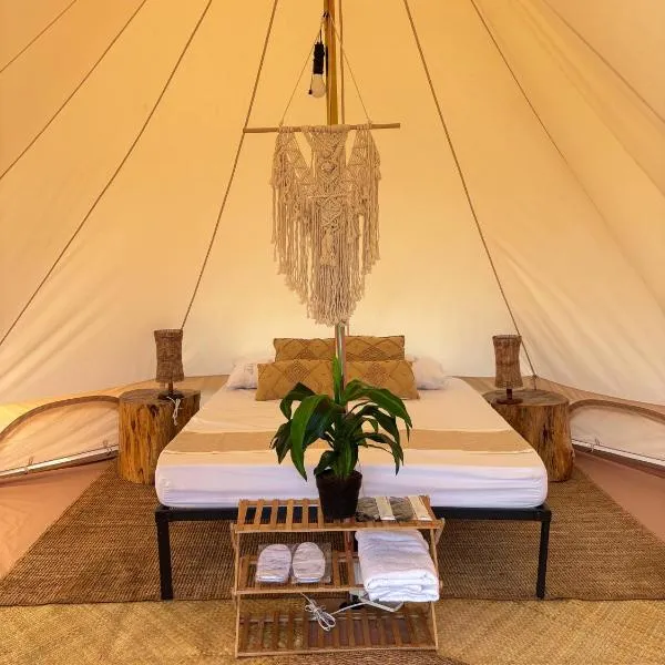 Glamping at Kalumo Lodge - Tent 2, Hotel in Oslob