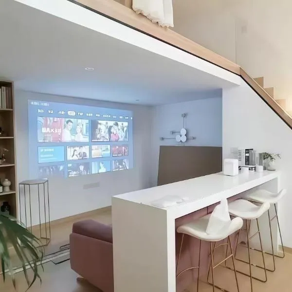 Shanghai Hills & Aromahome UrbanLuxe Family bnb close to Mid Huaihai rd, Hotel in Shanghai