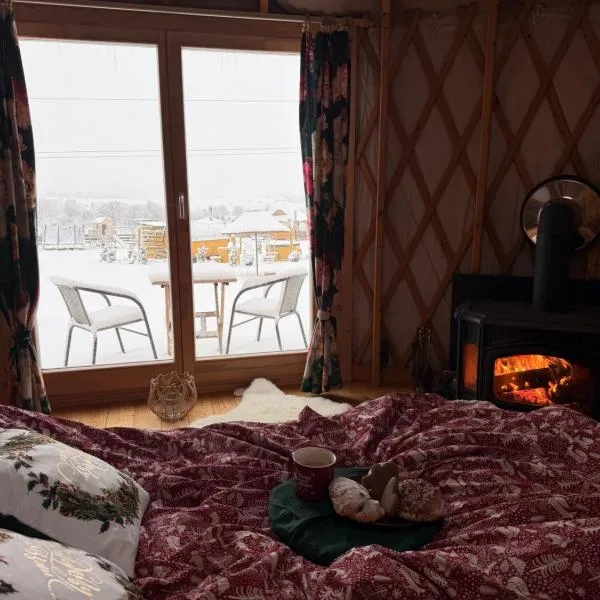 Glamping Niebiańska Osada Jurty Dolnośląskie, hotel in Polanica-Zdrój