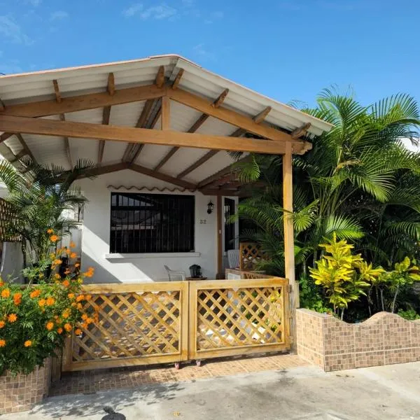 Villa cerca al malecón de Salinas para 10 personas, hotel em Salinas