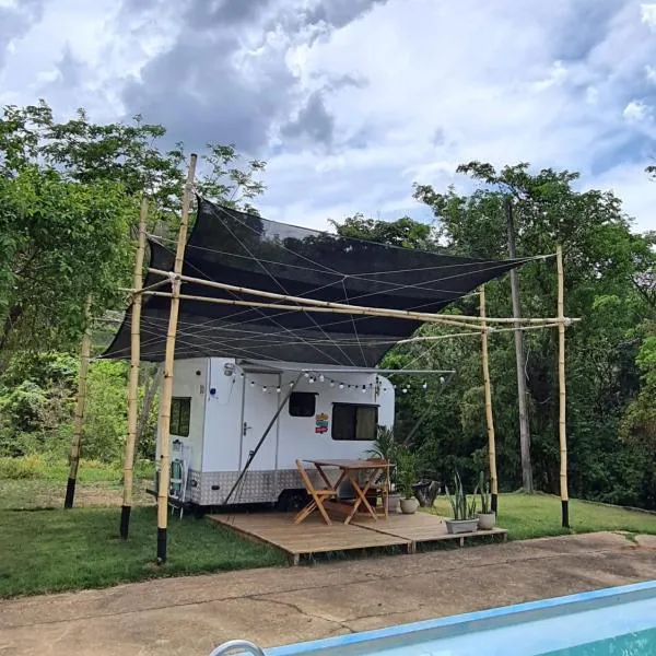 Trailer em Caconde - Glamping, Piscina e Natureza,卡孔德的飯店