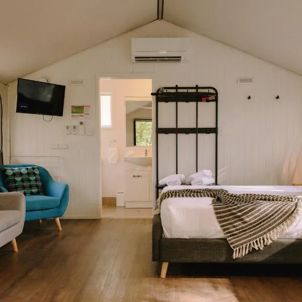 Port Stephens Koala Sanctuary, hotel in One Mile