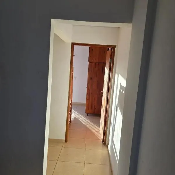 Complejo Cambyreta Alojamiento temporario para 7 personas Encarnación Cerca de Playa San Jose, hotel in Cambyretá