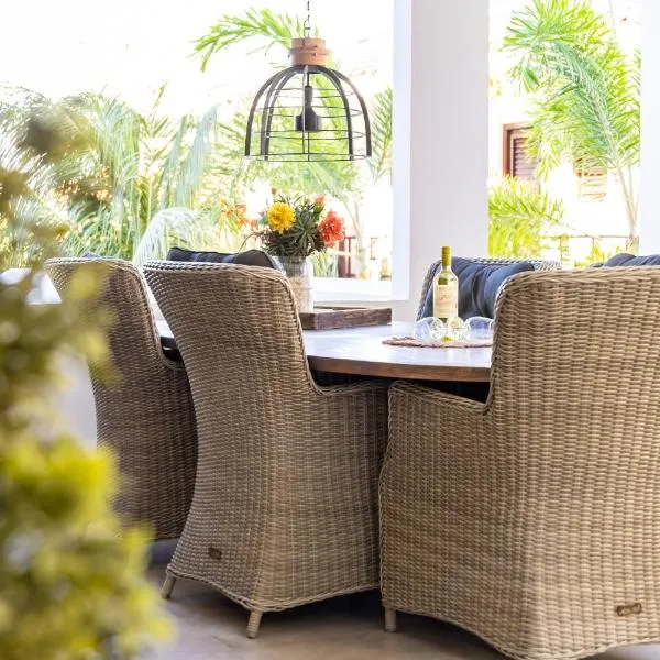 Goudhaen Luxury Private apartments Jan Thiel Beach, hotel in Jan Thiel