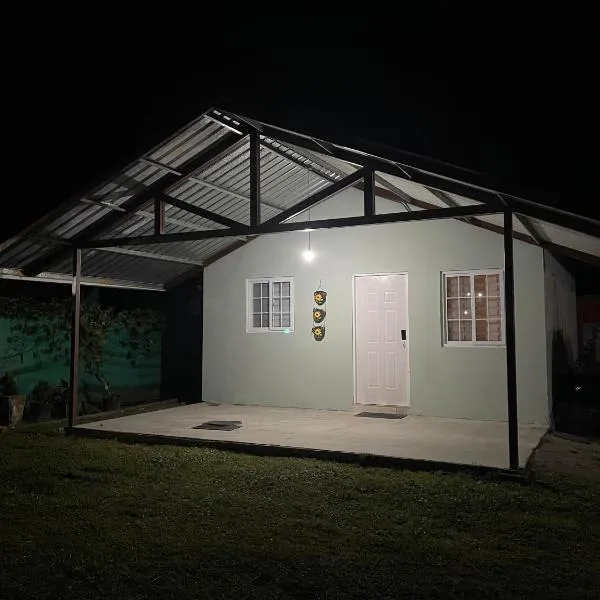 Casa Colibrí, entera, Volcán, hotel in Volcán