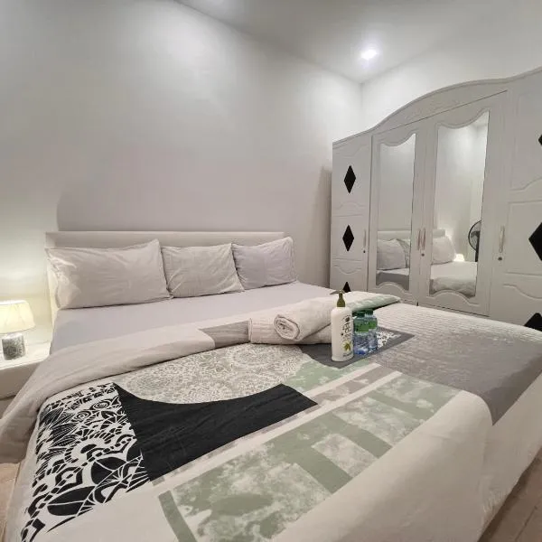 chambre moderne ventilé avec douche partagé a yoff virage N4, hotel em Dakar