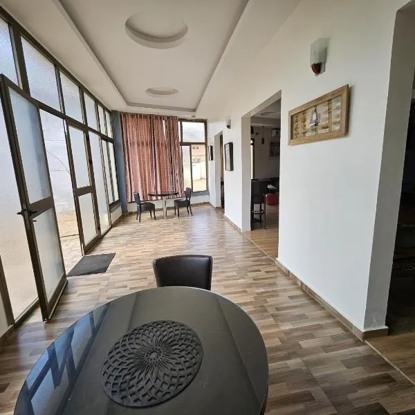 APPARTs HOTEL MIREILLE, hotel v mestu Yaoundé