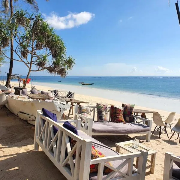 Bahari Dhow Beach Villas, hotel v destinaci Diani Beach