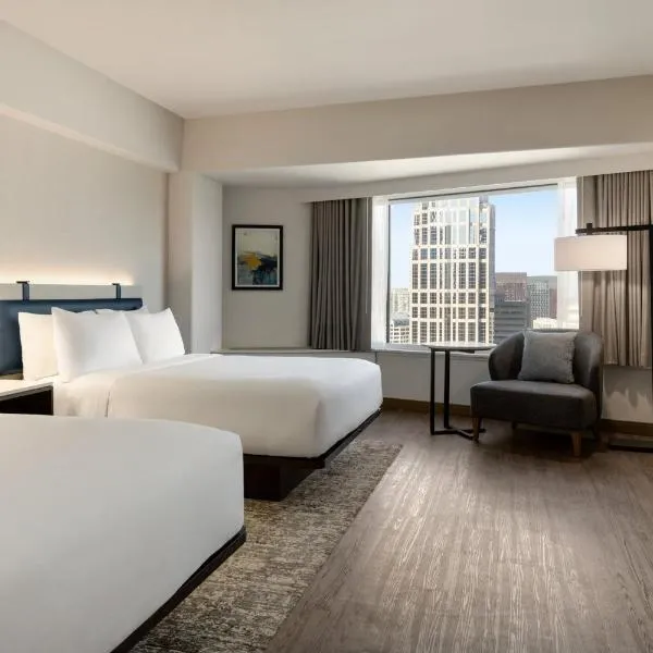 Crowne Plaza Seattle Newly Renovated with No Resort Fee, отель в Сиэтле