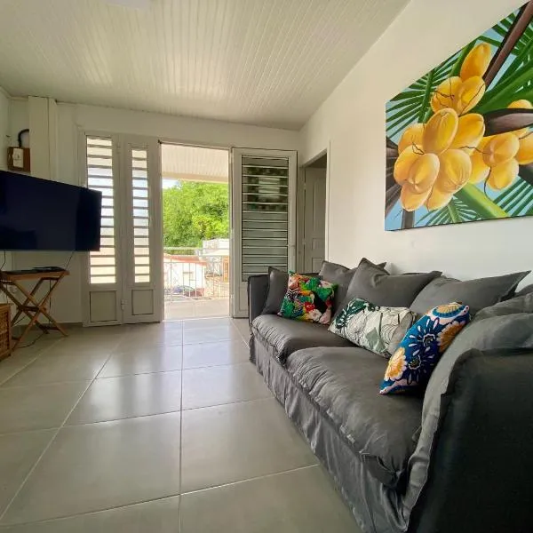 Logement t3 avec terrasse à Tartane, hôtel à La Trinité