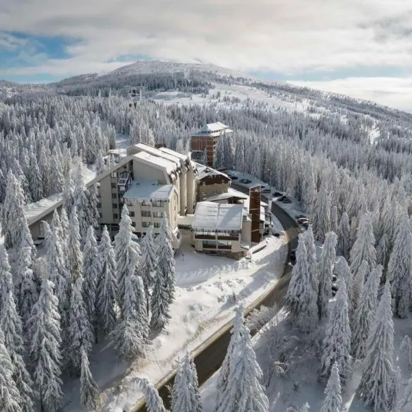 Hotel Putnik Kopaonik، فندق في كوباونيك