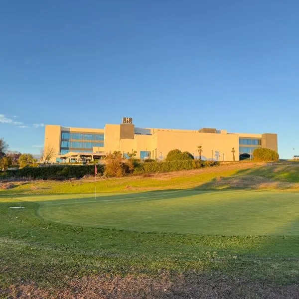 Hospedium Hotel Valles de Gredos Golf, hotel in Talayuela