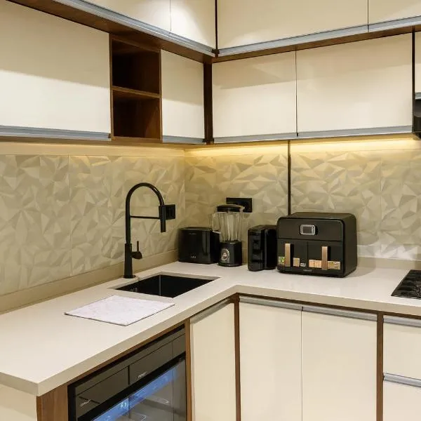Modern Luxury Apartment 3 Min from Algiers Aiport、Dar el Beïdaのホテル