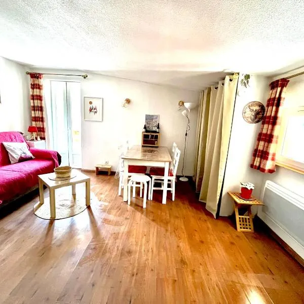 Appartement centre Vars les Claux 150 m des pistes, Hotel in Vars