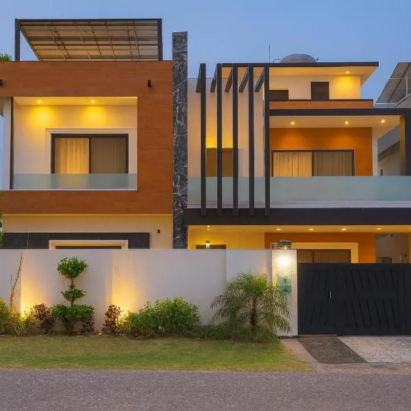 Haven Lodge Islamabad by Haven Holiday Homes - 7BR Family Home with Mountain View, BBQ, hotel di Islamabad