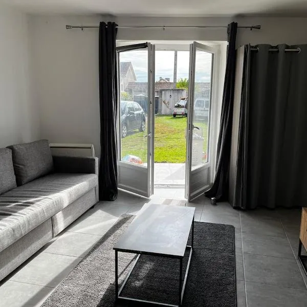 캉에 위치한 호텔 Studio avec jardin terrasse et parking privé