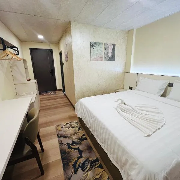 Lunar Lodge 漫月楼 - Mountain Top Tranquil Luxury Rooms at Eco Valley Retreat Balung 豐之谷, готель у місті Тавау