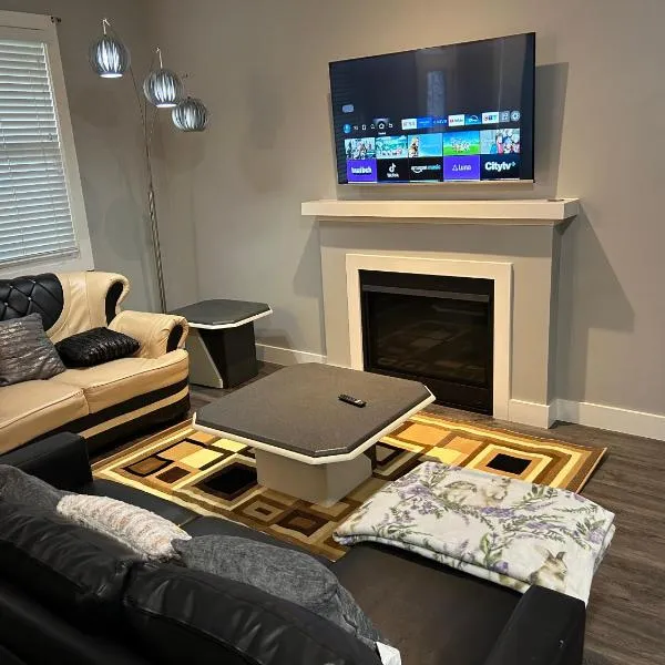 Family friendly home at Chappelle garden โรงแรมในเอดมันตัน