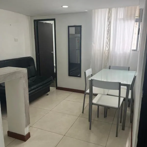 Apartamento cerca del centro comercial Titán. 300, hotel u gradu Bogota