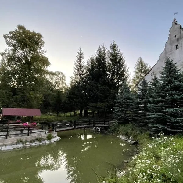 Lipowy Dwór, Hotel in Laskówka