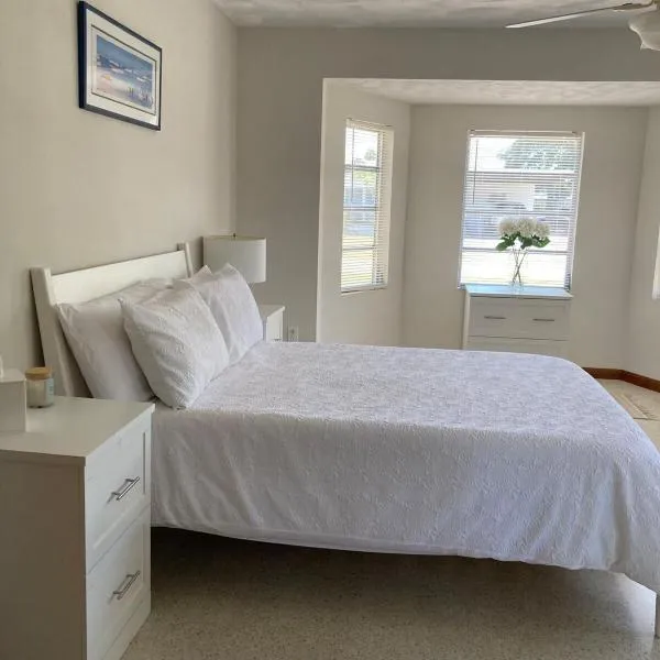 Historic Cocoa Village Riverwalk, hotell i Rockledge