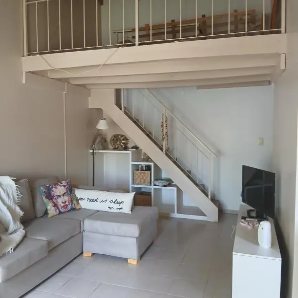 Habitación Privada en una amplia casa a metros de una laguna natural y del Museo Paleontológico de la ciudad, hotel em Trelew