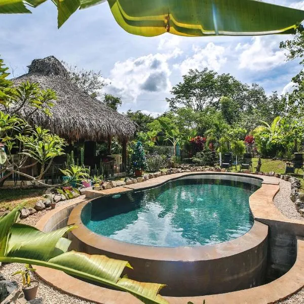 Glamping Hotel Flor y Bambu, hotel in Playa Grande